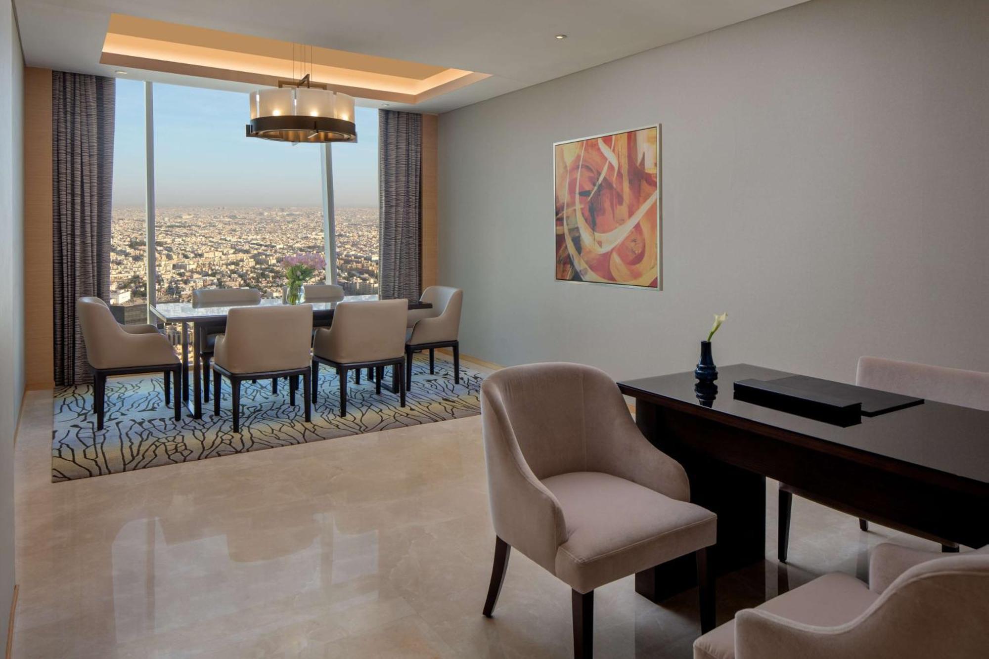 ホテル ハイアット リージェンシー リヤド オラヤ リヤード エクステリア 写真 A dining room in a typical apartment