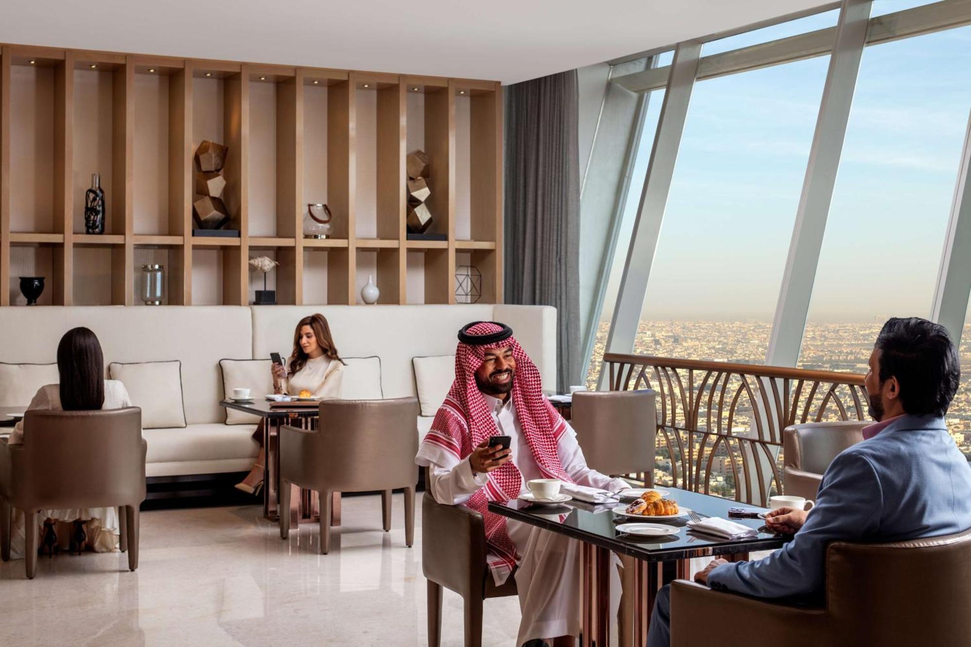 ホテル ハイアット リージェンシー リヤド オラヤ リヤード エクステリア 写真 The Lounge at the Ritz-Carlton, Riyadh