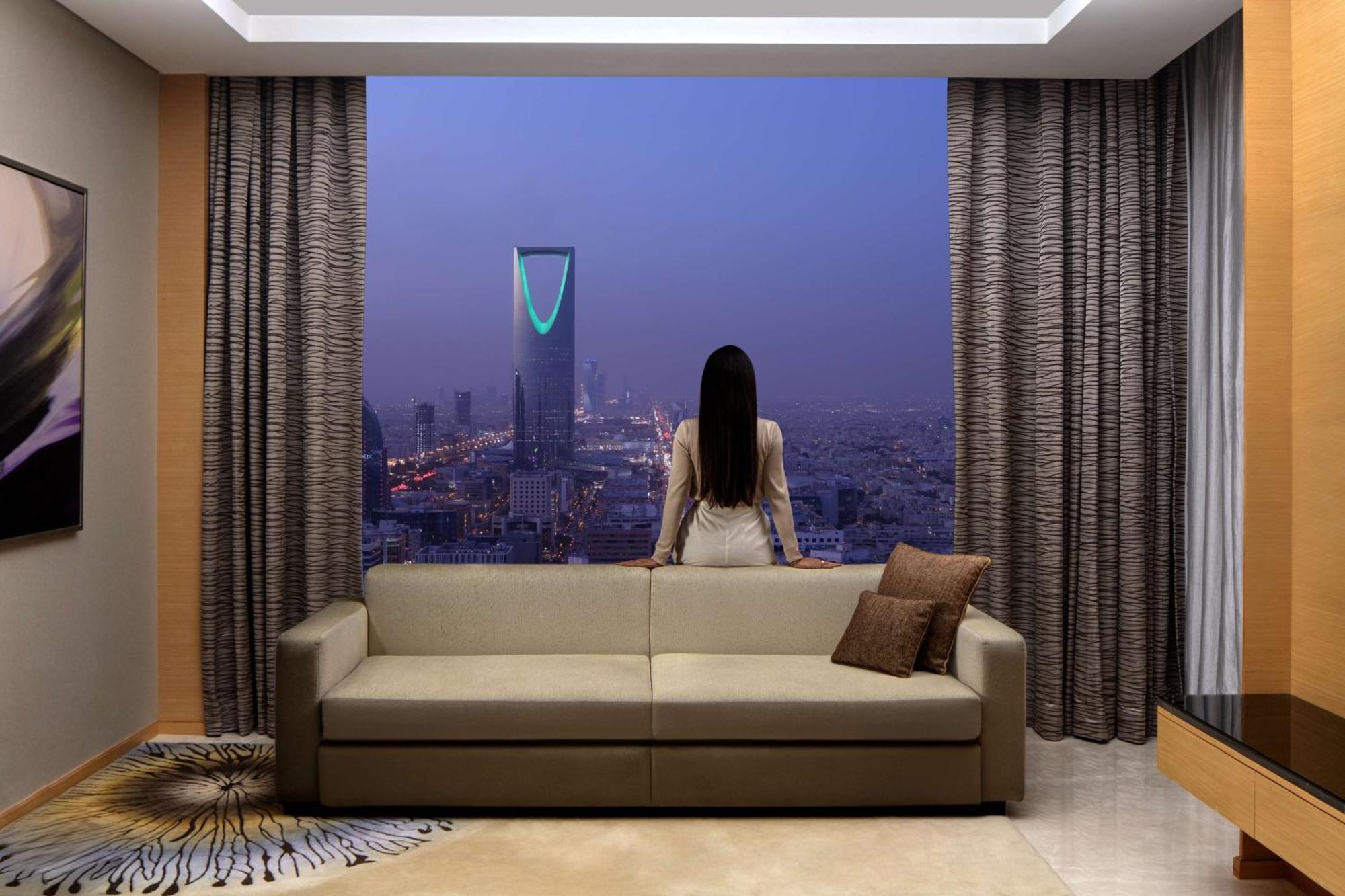 ホテル ハイアット リージェンシー リヤド オラヤ リヤード エクステリア 写真 A view of the Kingdom Centre from a suite