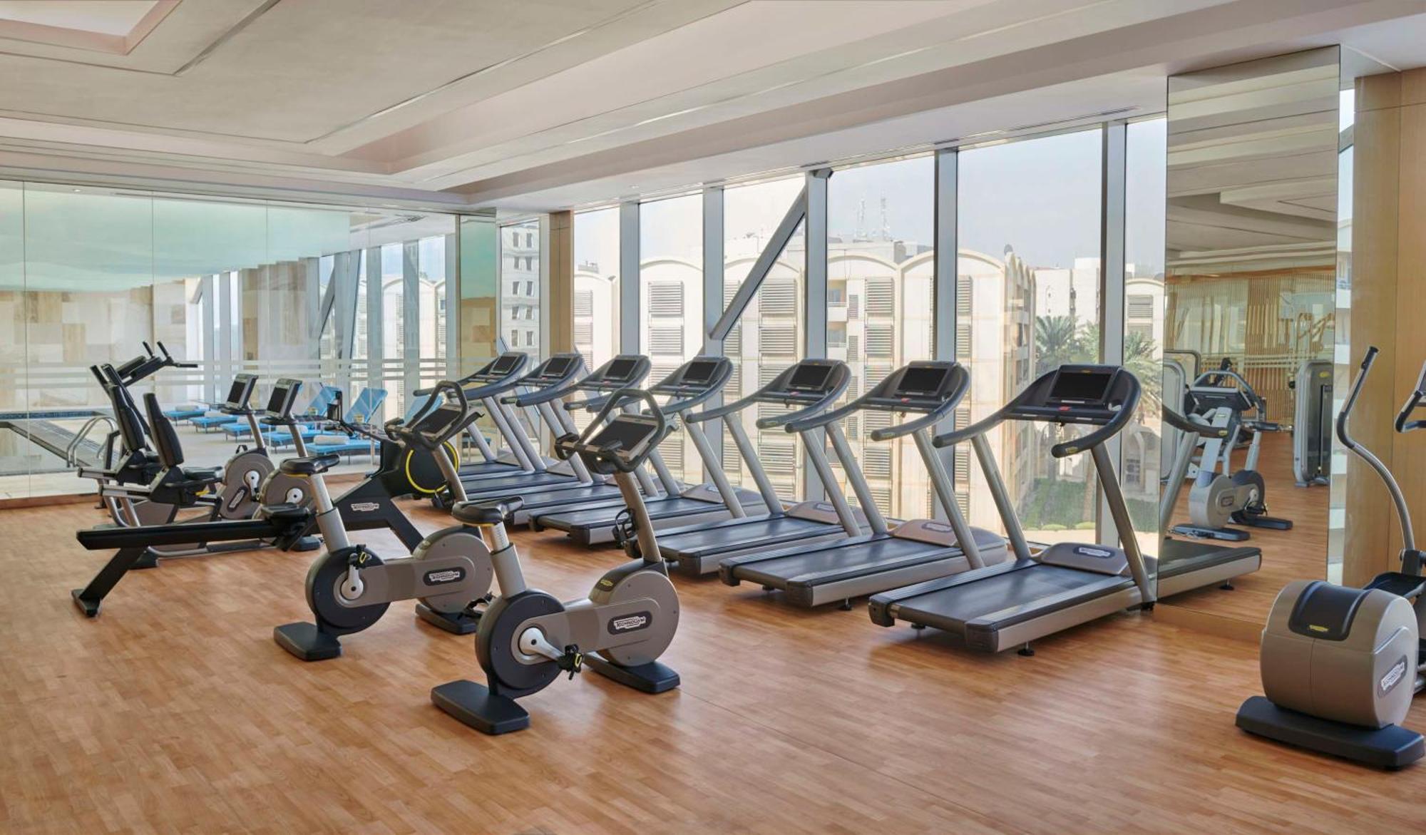 ホテル ハイアット リージェンシー リヤド オラヤ リヤード エクステリア 写真 A gym at the Jumeirah Beach Hotel